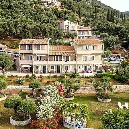 Hotel Krouzeri 4*